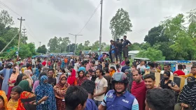শিবালয়ে ৬ দাবিতে শ্রমিকদের বিক্ষোভ