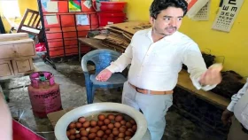 স্কুল ফিডিং পরিদর্শনে পঁচা ডিম পেলেন ইউএনও