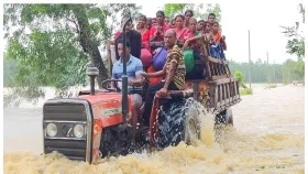 ধলাই নদীর বাঁধ ভেঙে তলিয়ে গেছে ২৫ গ্রাম, পানিবন্দি হাজারো মানুষ