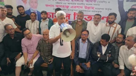 চট্টগ্রামে পানিবন্দিদের পাশে জ্বালানি প্রতিমন্ত্রী