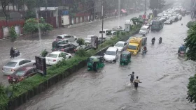টানা বর্ষণে তলিয়ে গেছে ঢাকা, ভোগান্তি চরমে