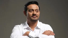 আন্দোলনরত পরীক্ষার্থীদের পাশে নাসীরুদ্দীন পাটওয়ারী
