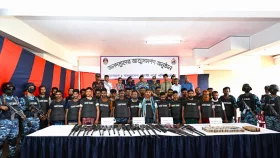 সুন্দরবনের কুখ্যাত ডাকাত ছোট জাহাঙ্গীর বাহিনীর প্রধানসহ ২৭ জনের আত্মসমর্পণ