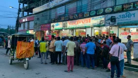 রাজশাহীতে বাস চলাচল বন্ধ, ভোগান্তিতে যাত্রীরা