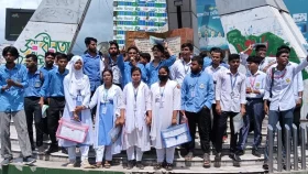 শিক্ষামন্ত্রীর পদত্যাগের দাবিতে নারায়ণগঞ্জে এইচএসসি পরীক্ষার্থীদের বিক্ষোভ মিছিল