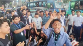 শিক্ষামন্ত্রীর পদত্যাগ দাবিতে চট্টগ্রামে সড়ক অবরোধ, যান চলাচল বন্ধ&nbsp;