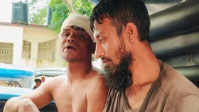 ১০ ঘণ্টা কচুরিপানার নিচে লুকিয়ে, শেষে ধরা দুই গরু চোর
