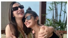 উত্তপ্ত মৌনী বিতর্ক, শান্তনা দিতে মুম্বাই ছুটে গেলেন শুভশ্রী