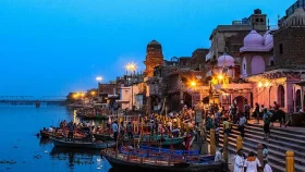 একসঙ্গে মরার সিদ্ধান্ত নিয়ে যমুনায় ঝাঁপ দিলেন প্রেমিক, পালিয়ে গেলেন প্রেমিকা