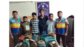 ছাতকে চোরাই মোটর উদ্ধার, আটক ৪