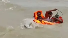 সন্দ্বীপ চ্যানেলে ডুবন্ত বাল্কহেডের ৪ শ্রমিক উদ্ধার