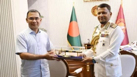 প্রধানমন্ত্রীর সঙ্গে বিদায়ী নৌবাহিনী প্রধানের সৌজন্য সাক্ষাৎ