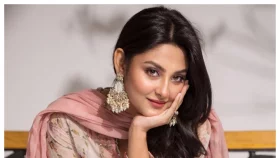 পাকিস্তানে গিয়ে কৌতুহল বাড়াচ্ছেন নাজনীন নীহা