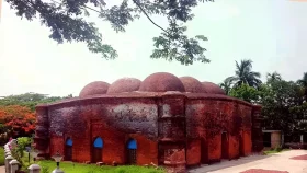 সুন্দরবনের কোলঘেঁষা ইতিহাসের নীরব সাক্ষী মসজিদকুঁড় মসজিদ