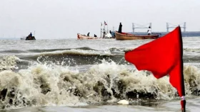 সাগরে নিম্নচাপ, সমুদ্র বন্দরে ৩ নম্বর সতর্ক সংকেত