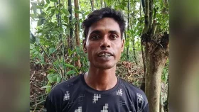 ঘরে ঢুকেই ছেলের গলাকাটা মরদেহ পেলেন মা