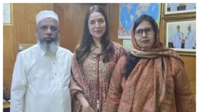 নতুন বিতর্কের জন্ম দিল স্নিগ্ধা-নজরুলের ছবি