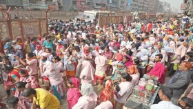 আশুলিয়ায় শ্রমিকদের বিক্ষোভ ৩০ কারখানা বন্ধ ঘোষণা