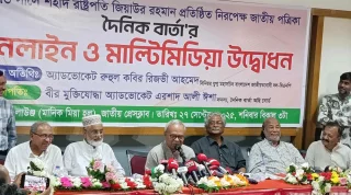 বক্তব্য রাখছেন বিএনপির সিনিয়র যুগ্ম মহাসচিব রুহুল কবির রিজভী