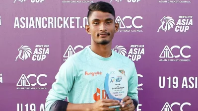 ম্যাচ সেরা মারুফ মৃধা। ছবি: বিসিবি
