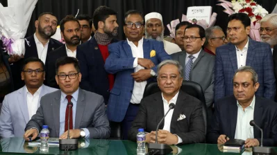 সংবাদ সম্মেলনে নাজমুল হাসান পাপন। ছবি: দেশ রূপান্তর
