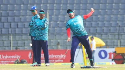 সিলেট আন্তর্জাতিক ক্রিকেট স্টেডিয়ামে বোলিংয়ে সাকিব। ছবি: মোশারফ ভুবন