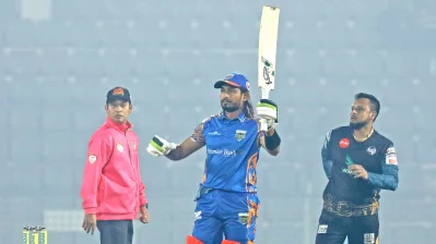 আসরের দ্বিতীয় ফিফটি করেন বিজয়