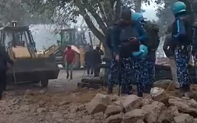 বুলডোজার দিয়ে মসজিদ ভেঙে ফেলার দৃশ্য