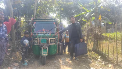 আতঙ্কে ঘর ছাড়ছেন সীমান্তের বাসিন্দারা। ছবি: দেশ রূপান্তর