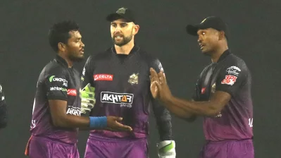 ৪ ওভারে ১৩ রান দিয়ে তিন উইকেট নেন শহিদুল