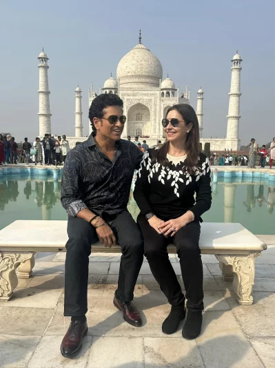 স্ত্রী অঞ্জলি টেন্ডুলকারের সঙ্গে তাজমহলে শচিন