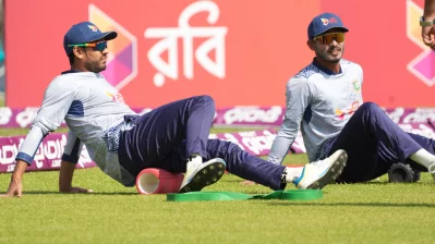 ওয়ানডের জন্য অনুশীলনে মেহেদী হাসান মিরাজ ও তানজিদ হাসান তামিম। ছবি: বিসিবি