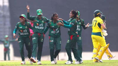 হিলির উইকেট শিকার করেন মারুফা