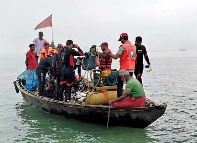 মেঘনায় ট্রলারডুবি, চলছে উদ্ধার অভিযান