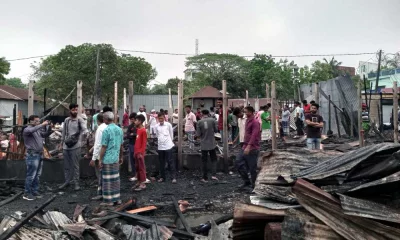 শিবালয় বাজারে কাঠ মার্কেটে ভয়াবহ অগ্নিকাণ্ডে কোটি টাকার ক্ষতি। ছবি: দেশ রূপান্তর