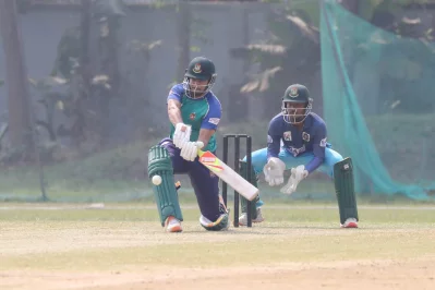 শেখ জামালের হয়ে চলতি ডিপিএলে প্রথম ফিফটি সাকিবের। ছবিন মোশারফ ভুবন
