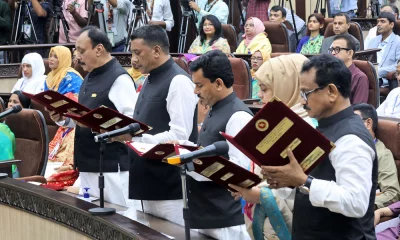 শপথ নিলেন নবনির্বাচিত মেয়র, কাউন্সিলর ও জেলা পরিষদ চেয়ারম্যানরা। ছবি: ফোকাস বাংলা