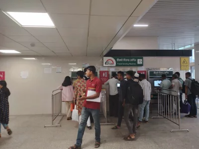 কাউন্টারগুলোয় কোনো ব্যস্ততা নেই। ছবি: দেশ রূপান্তর