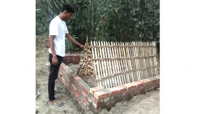রাজিয়ার কবরের পাশে তার স্বামী ইয়াম