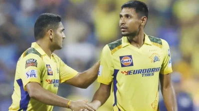স্বস্তির উইকেট শিকারের পর ফিজ।