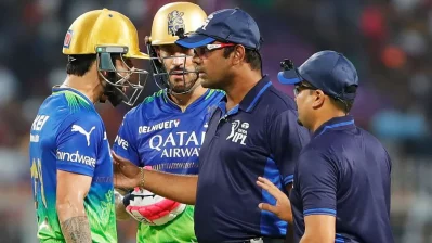 মেজাজ হারিয়ে আম্পায়ারের সঙ্গে জড়িয়েছিলেন তর্কে।