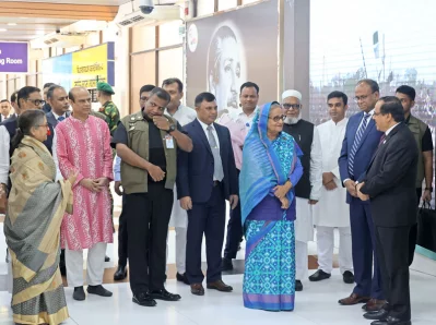  দেশে ফিরলেন প্রধানমন্ত্রী। ছভি: ফোকাস বাংলা
