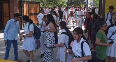 হুমকি পাওয়ার পর শিক্ষার্থীদের বাড়ি পাঠিয়ে দেওয়া হয়