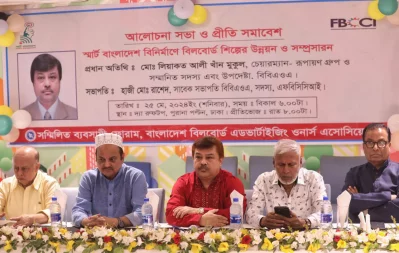 আজ শনিবার রাজধানীর একটি হোটেলে সম্মিলিত ব্যবসায়ী ফোরাম, বাংলাদেশ বিলবোর্ড এডভার্টাইজিং ওনার্স অ্যাসোসিয়েশনের আলোচনা সভায়&nbsp;রূপায়ণ গ্রুপের চেয়ারম্যান ও বাংলাদেশ বিলবোর্ড এডভার্টাইজিং ওনার্স অ্যাসোসিয়েশনের উপদেষ্টা মো. লিয়াকত আলী খাঁন মুকুল।