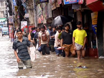 ২৩৫ মিলিমিটার বৃষ্টিতে জলমগ্ন চট্টগ্রাম