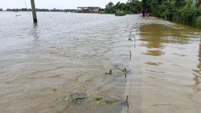 পাহাড়ি ঢলে তলিয়ে যাচ্ছে সুনামগঞ্জের রাস্তাঘাট।