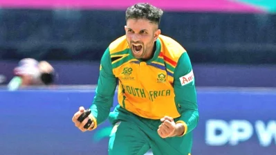শেষ ওভারে মাহমুদউল্লাহ-জাকের আলীর উইকেট নিয়ে জিতিয়েছেন দলকে