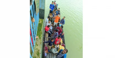 ছাতকে বন্যার্ত মানুষের মাঝে ছাত্রলীগের ত্রাণ বিতরণ