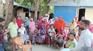 মিলনের মৃত্যুর পর শোকাহত স্বজন ও স্থানীয়রা