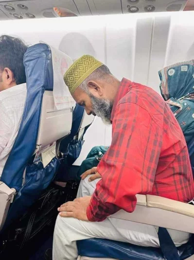 প্লেনে সৈয়দ আবেদ আলী